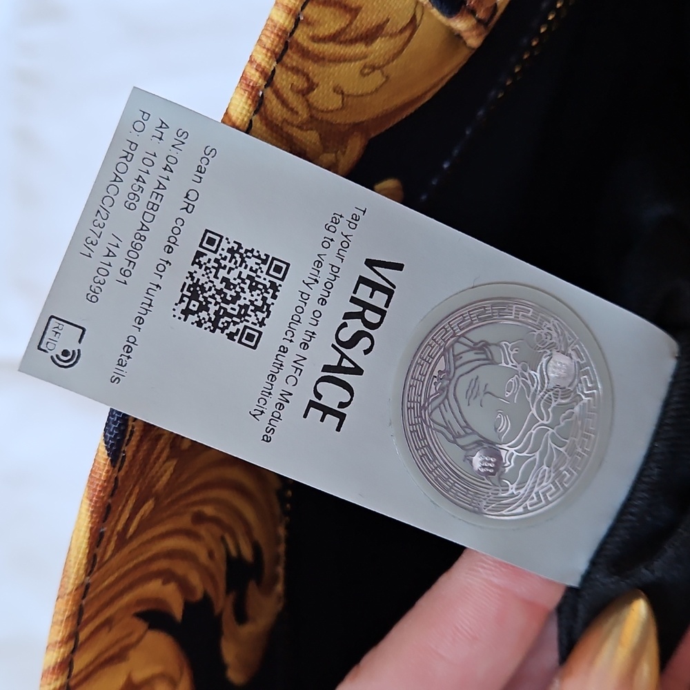 NWT Versace Baroque Print Tote Bag - Black and Gold W/Dustbag - Picture 10 of 11